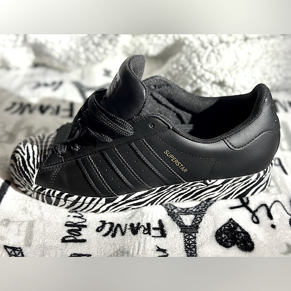 Adidas Superstar 'Zebra Print' Sneaker size 7.5 - Picture 1 of 6